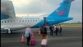 Sejumlah penumpang naik maskapai Fly Jaya di Bandara Notohadinegoro Jember, Selasa (8/9/2026). ANTARA/HO-UPT Bandara Notohadinegoro