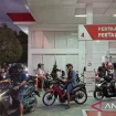 Sejumlah kendaraan antre BBM di salah satu SPBU Jember pada awal September 2026. ANTARA/Zumrotun Solichah