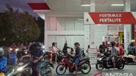 Sejumlah kendaraan antre BBM di salah satu SPBU Jember pada awal September 2026. ANTARA/Zumrotun Solichah